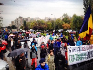 Protest la București, împotriva mineritului cu cianuri la Roșia Montană. duminică, 29 septembrie 2013. Foto: Facebook / Vlad Ursulean