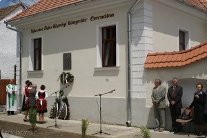 Biblioteca-comunală-Cernat-UDMR-insciptie-in-limba-maghiara