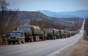 Vehicule militare rusesti in apropierea Simferopol. Foto: Sergey Ponomarev/Twitter